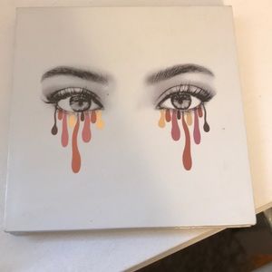 Kylie burgundy palette